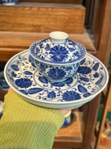 Scrolling Lotus Gaiwan