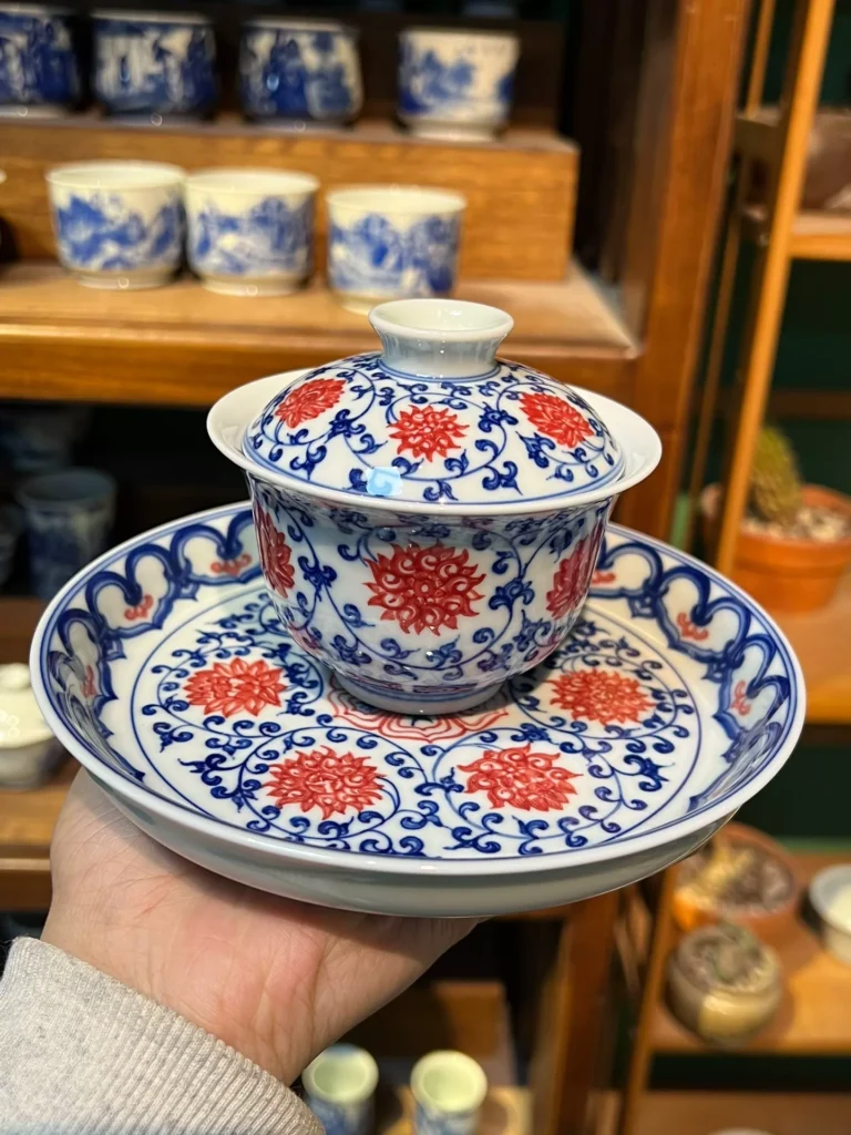 Scrolling Lotus Gaiwan