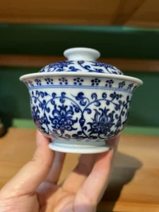 Scrolling Lotus Gaiwan