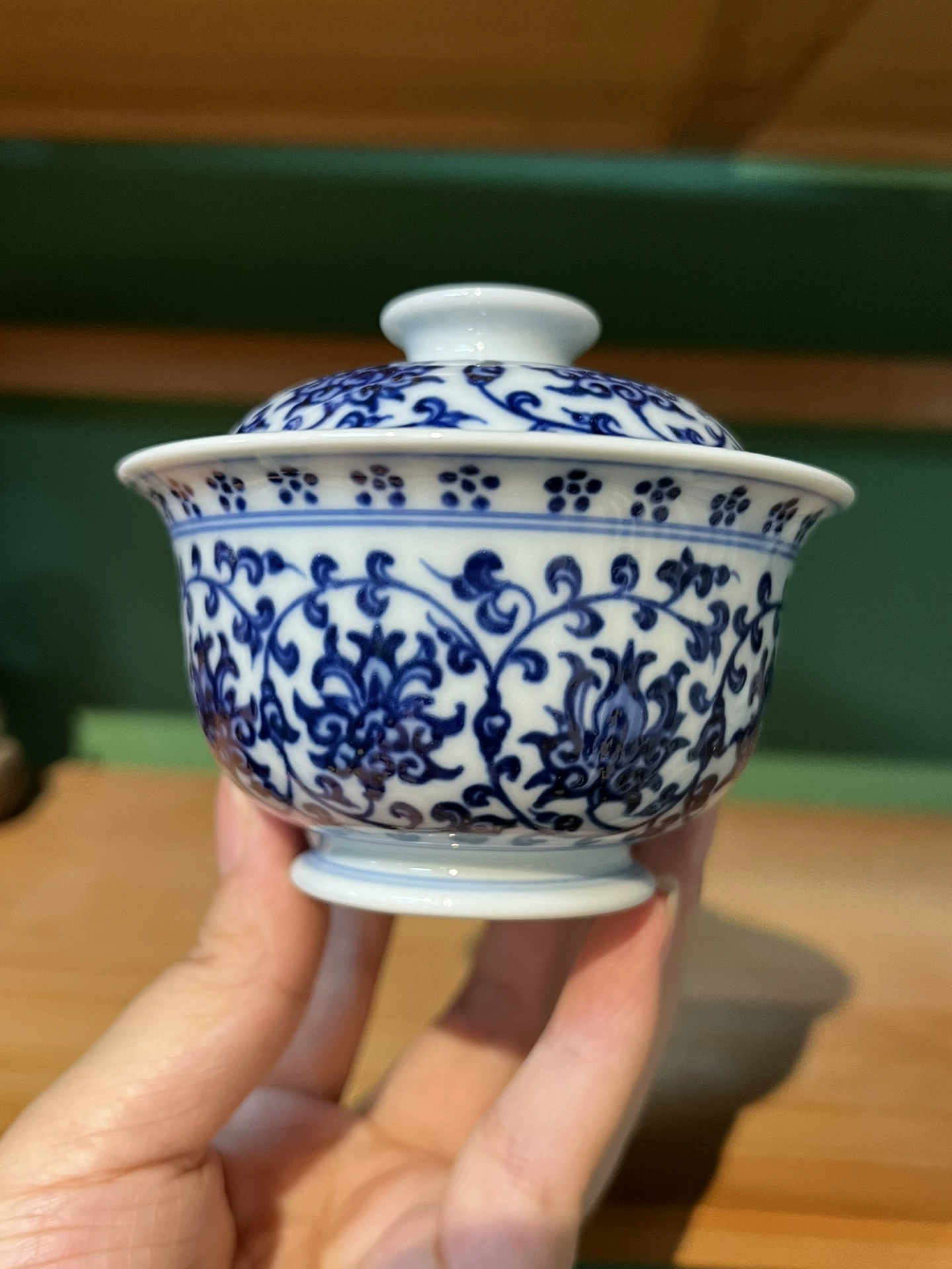 Scrolling Lotus Gaiwan