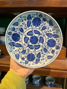 Scrolling Lotus Gaiwan — view 2