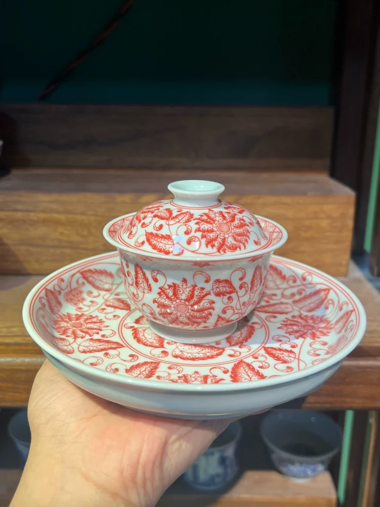 Scrolling Lotus Gaiwan