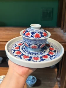 Scrolling Lotus Gaiwan
