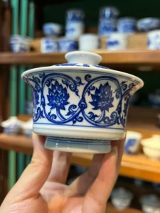Scrolling Lotus Gaiwan