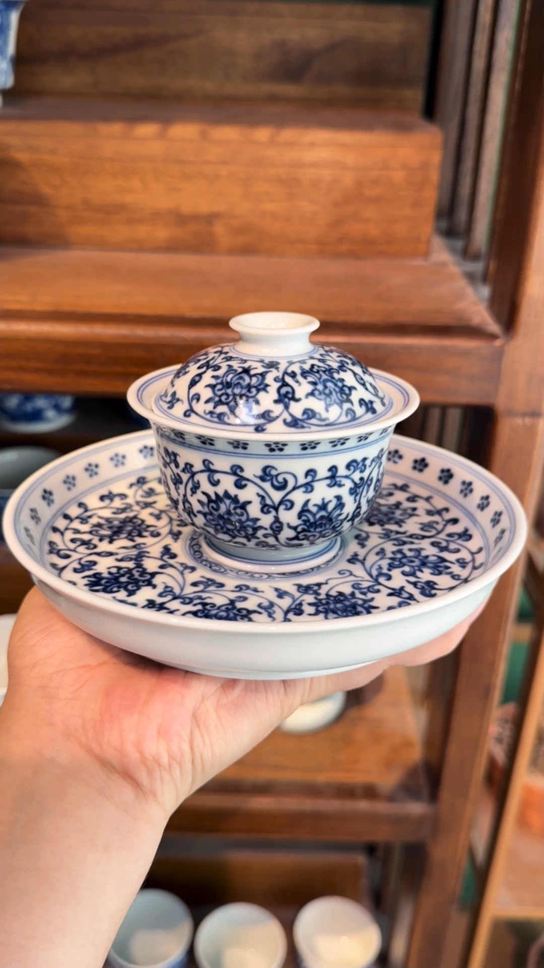 Scrolling Lotus Gaiwan