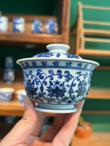 Scrolling Lotus Gaiwan