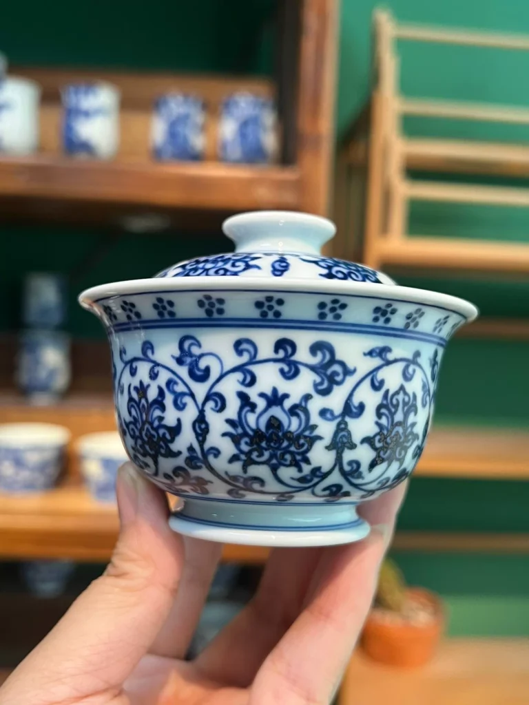 Scrolling Lotus Gaiwan