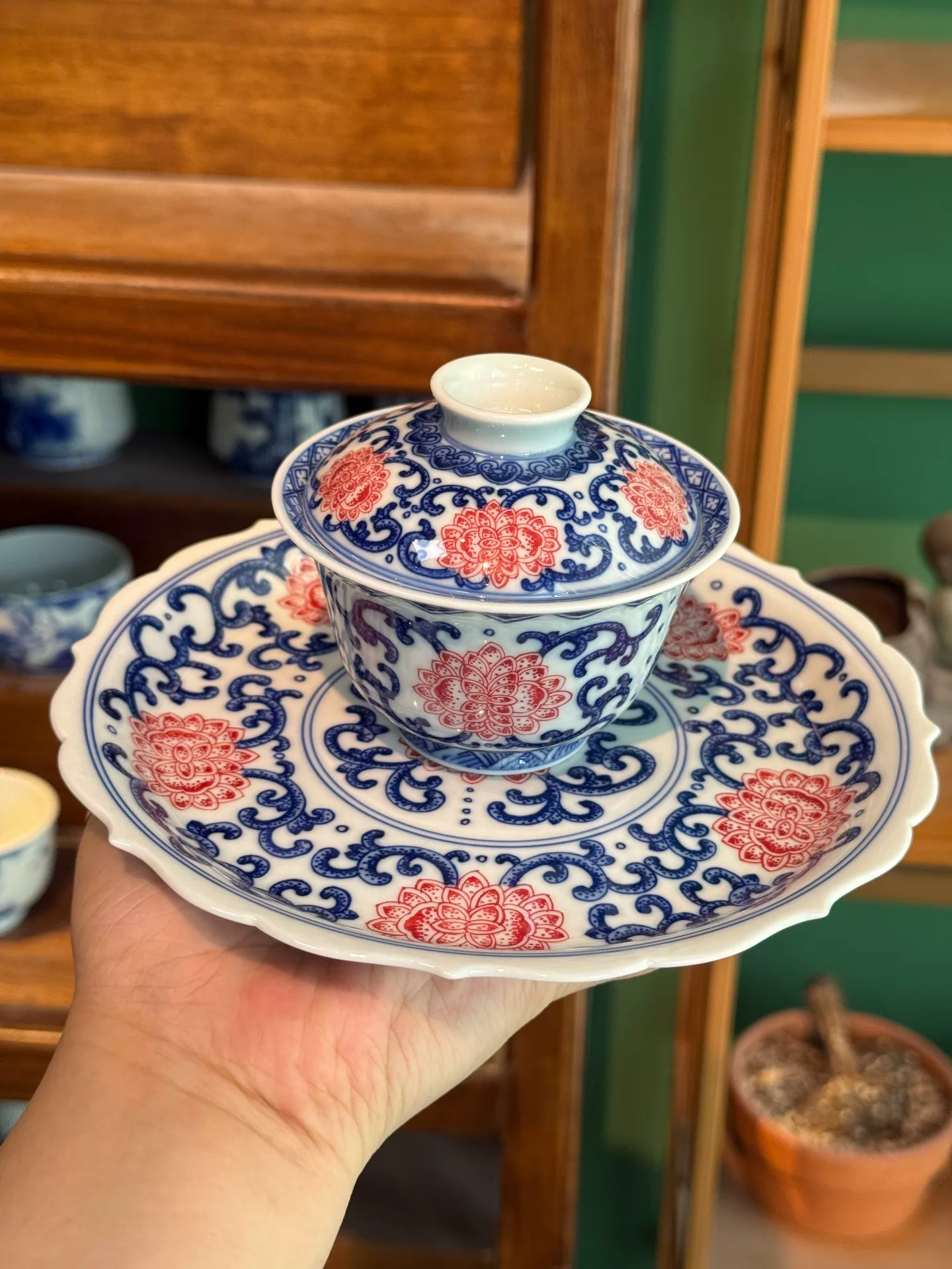 Scrolling Lotus Gaiwan