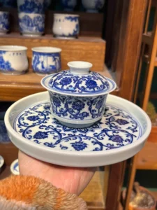 Scrolling Lotus Gaiwan