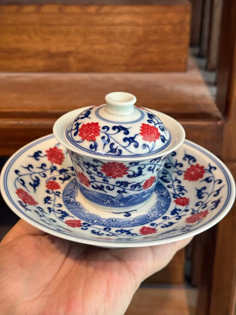 Scrolling Lotus Gaiwan