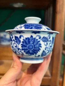 Scrolling Lotus Gaiwan