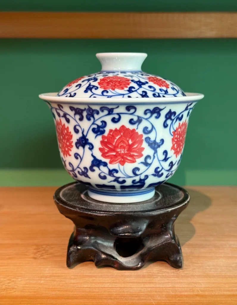 Scrolling Lotus Gaiwan